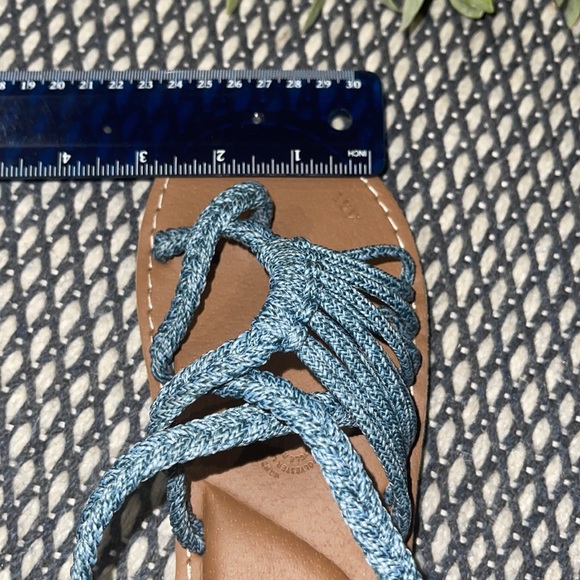 Vines Sandals - Picture 3 of 8